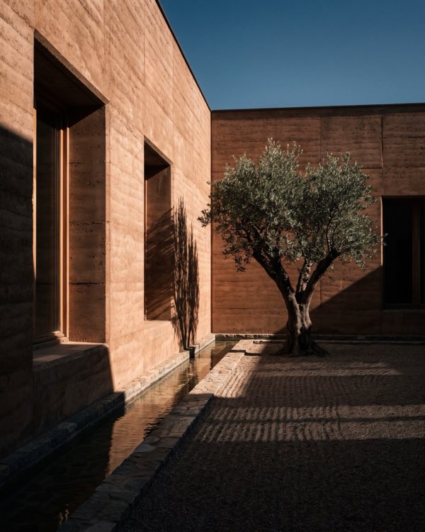 Rammed-earth courtyard (visualisation)